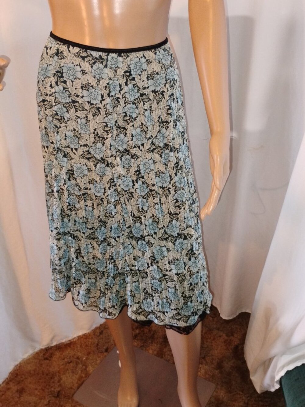 Worthington | Black Blue & White Floral Skirt | XL | Used Good - Picture 2 of 4